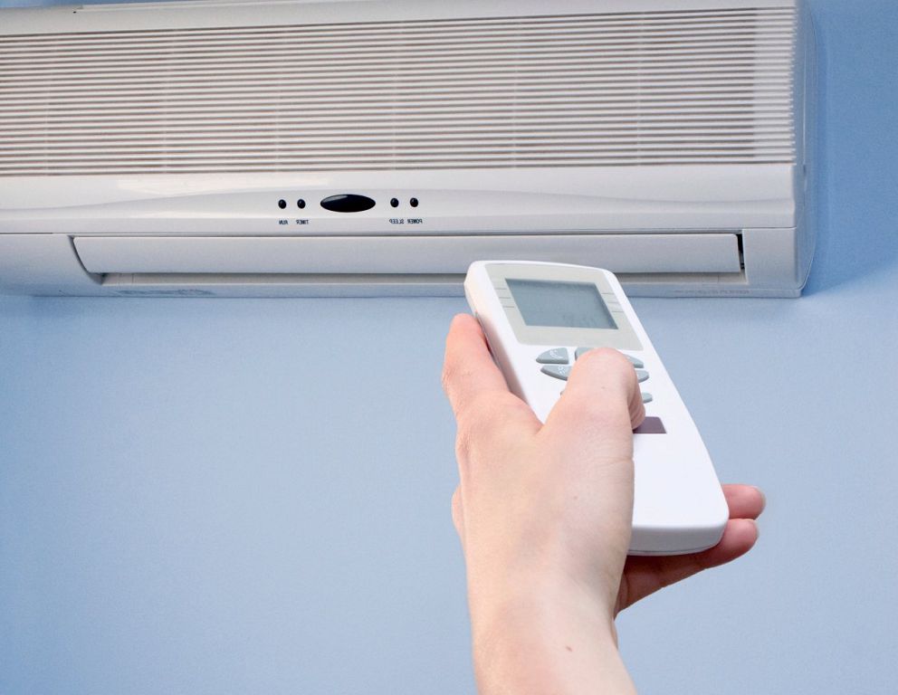 How to use the air conditioner remote control and solving problems with its use