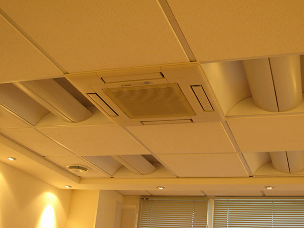 Conèixer les característiques dels condicionadors d'aire central de panell de marc i de secció i la seva instal·lació