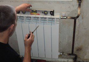 A fűtési problémák hiánya a radiátorok helyes felszerelésétől függ