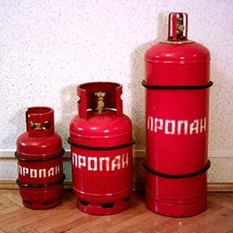 Liquefied gas for heating is stored and transported in metal cylinders