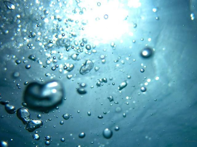 woda z kranu zawiera powietrze