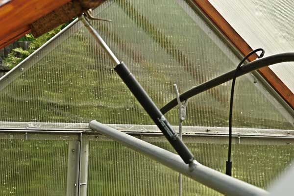 An example of a homemade pneumatic system for ventilating a greenhouse