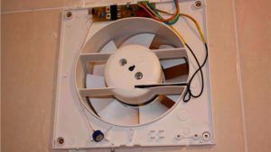El procés d’instal·lació d’un ventilador al bany