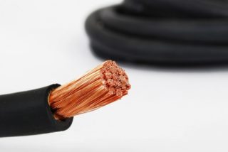 La section du câble doit supporter les charges générées par la cuisinière électrique